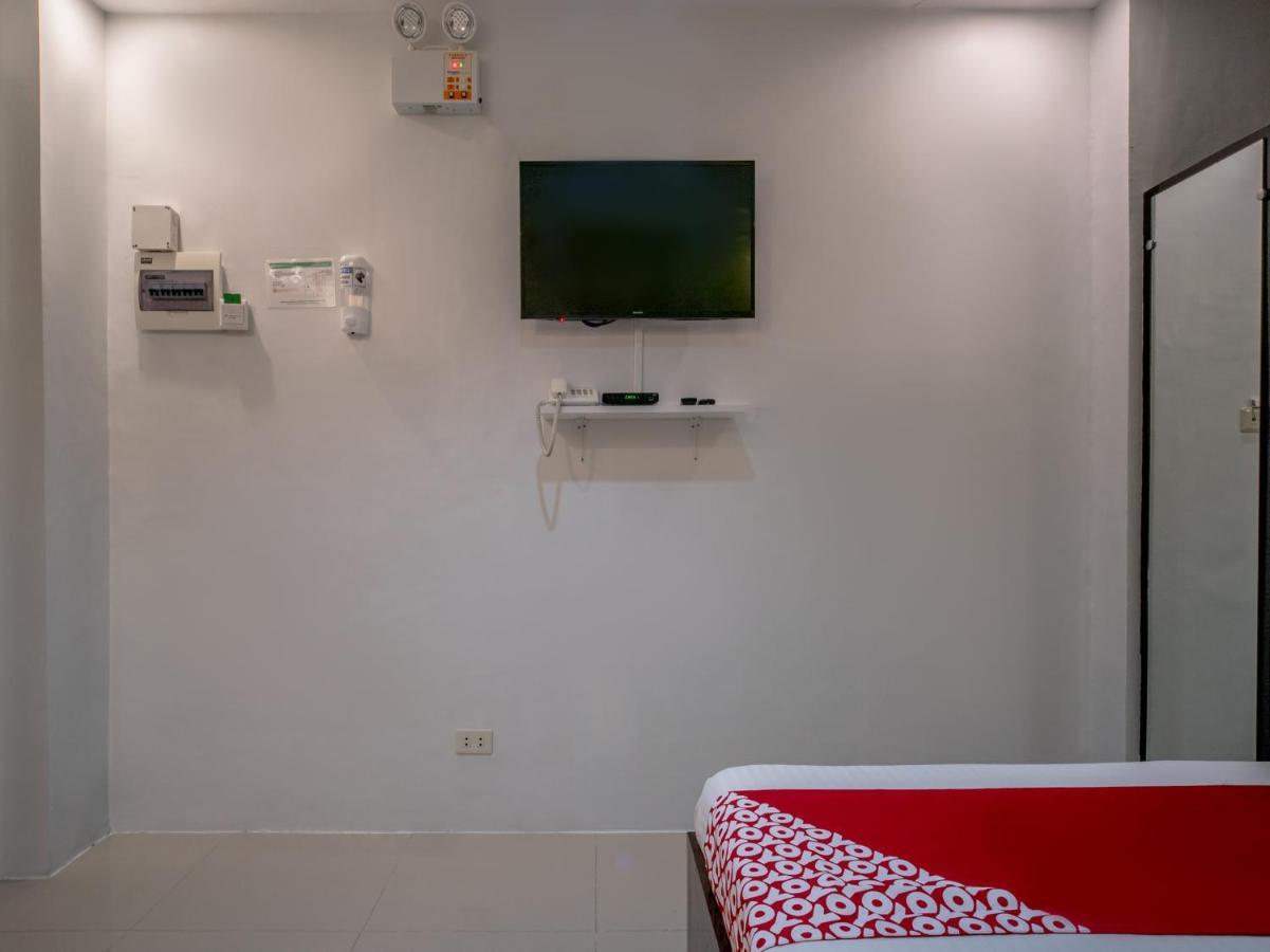 OYO 697 Obrero Suites Davao Exterior foto
